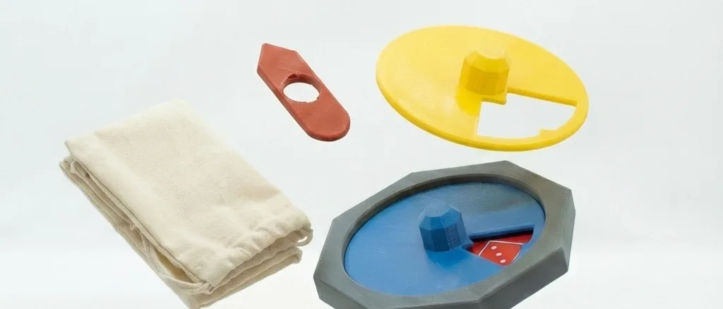 De onderdelen van een C-Spinner van Lynd Creation tegen een lichte achtergrond.